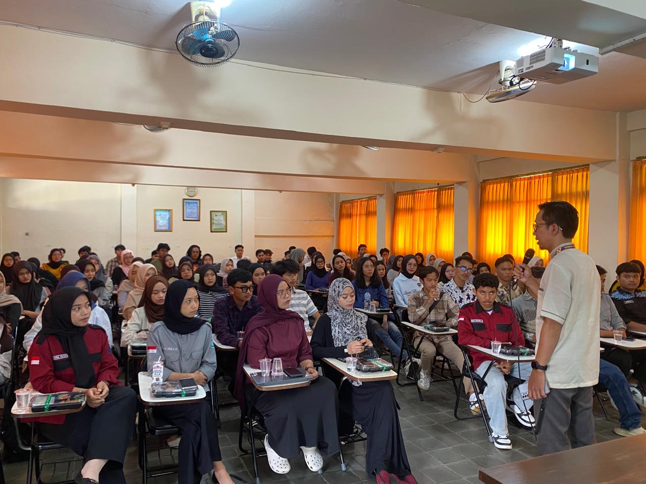 Perkuat Pembinaan Mahasiswa, STIE Widya Wiwaha Gelar Student Talk